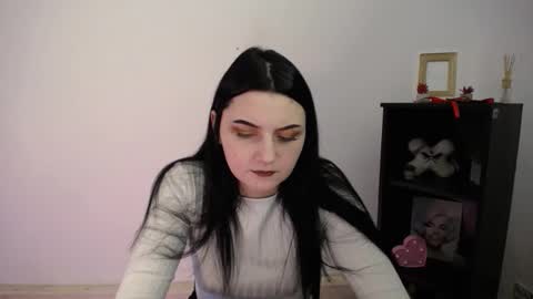 Snapshot of m_i_k_i_ chatting on 02/06/26, 12:52 m_i_k_i_ online show from 02/06/26, 12:52