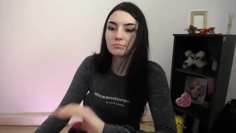 Snapshot of m_i_k_i_ chatting on 02/16/26, 12:23 m_i_k_i_ online show from 02/16/26, 12:23