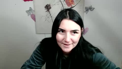 Snapshot of m_i_k_i_ chatting on 02/25/26, 10:14 m_i_k_i_ online show from 02/25/26, 10:14