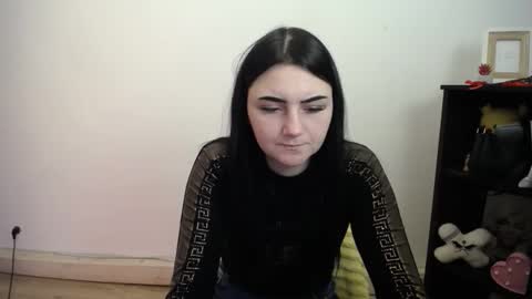 Snapshot of m_i_k_i_ chatting on 03/04/26, 12:11 m_i_k_i_ online show from 03/04/26, 12:11