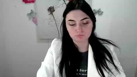 Snapshot of m_i_k_i_ chatting on 03/09/26, 11:58 m_i_k_i_ online show from 03/09/26, 11:58