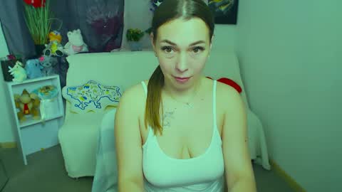 Snapshot of m_vikki chatting on 04/25/26, 01:41 Vikki online show from 04/25/26, 01:41