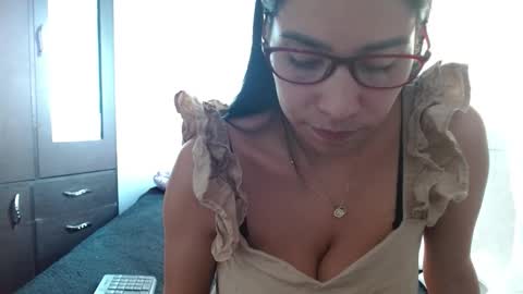 maaddy_thompson online show from 02/12/26, 07:42