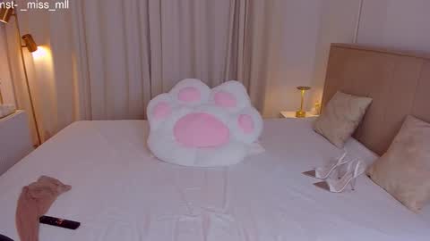 Snapshot of maarym chatting on 02/14/26, 10:06 Mary online show from 02/14/26, 10:06