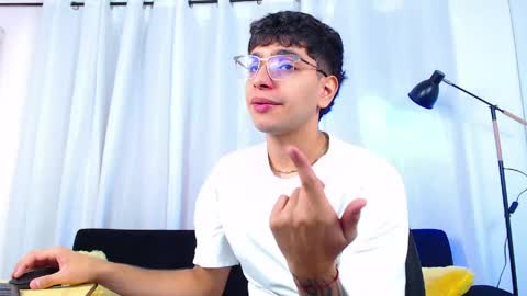 Max online show from 04/20/26, 02:31