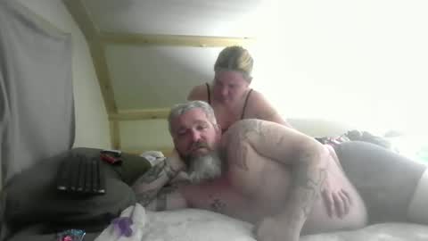 Snapshot of macabrediamomd chatting on 02/14/26, 04:09 macabrediamomd online show from 02/14/26, 04:09