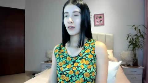 Snapshot of macarena_vallejo_ chatting on 06/24/26, 02:21 Macarena online show from 06/24/26, 02:21