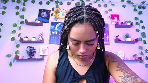 Macey Elliot Modelo Independiente online show from 12/12/24, 06:53