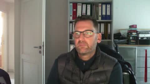 macfly67 online show from 12/16/24, 01:22