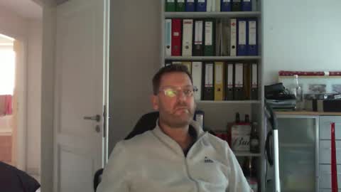 macfly67 online show from 12/27/24, 02:22