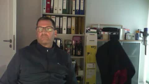 macfly67 online show from 10/05/25, 04:16