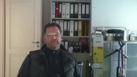 macfly67 online show from 10/27/25, 03:38