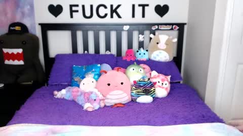 Mackenzie Wolfe online show from 10/20/25, 03:40