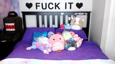 Mackenzie Wolfe online show from 10/30/25, 04:36