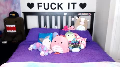 Mackenzie Wolfe online show from 11/09/25, 04:33