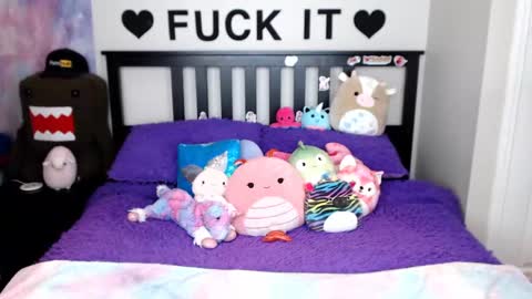 Mackenzie Wolfe online show from 11/17/25, 06:19