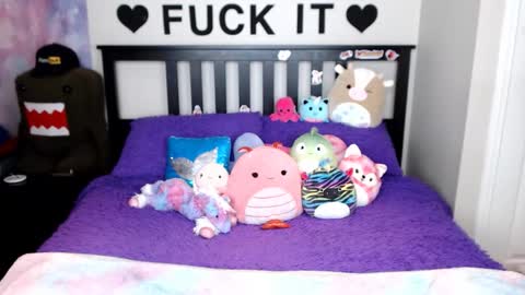 Mackenzie Wolfe online show from 12/03/25, 04:20