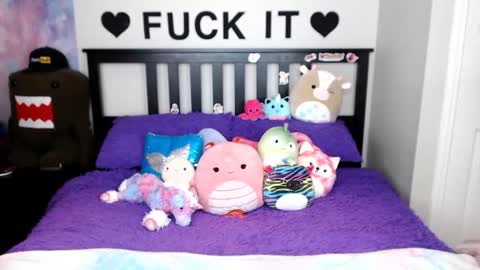 Mackenzie Wolfe online show from 12/19/25, 05:03