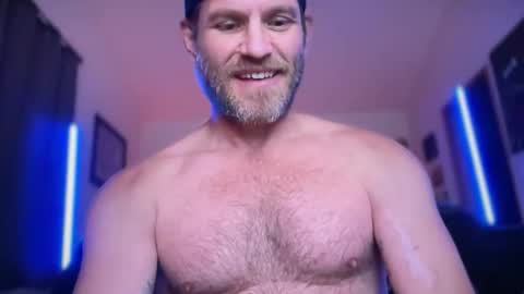 Snapshot of mackincaliallday chatting on 10/16/25, 03:40 MackinCaliAllDay online show from 10/16/25, 03:40