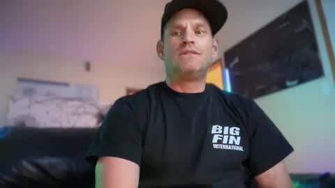 Snapshot of mackincaliallday chatting on 10/25/25, 12:45 MackinCaliAllDay online show from 10/25/25, 12:45