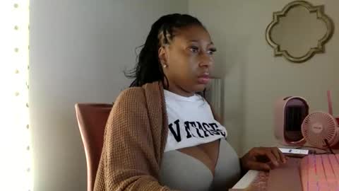 Snapshot of madam_glam chatting on 04/29/26, 04:22 madam_glam online show from 04/29/26, 04:22