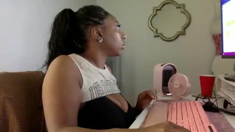 Snapshot of madam_glam chatting on 05/19/26, 03:51 madam_glam online show from 05/19/26, 03:51
