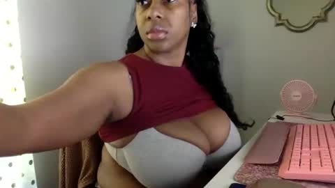 Snapshot of madam_glam chatting on 06/03/26, 03:50 madam_glam online show from 06/03/26, 03:50