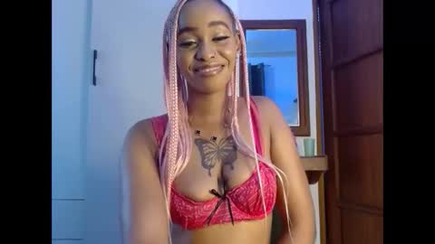 Snapshot of madamcoco chatting on 05/07/26, 08:42 queency online show from 05/07/26, 08:42