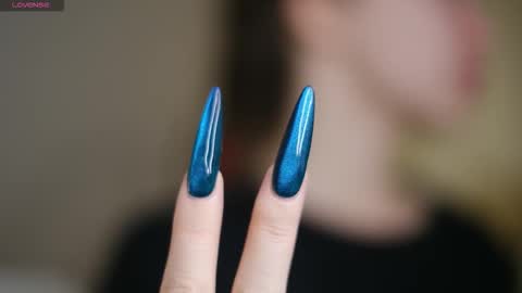 Maddi online show from 11/19/25, 01:16