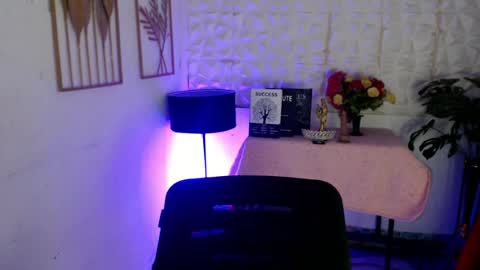 Snapshot of maddie_24xx chatting on 06/18/26, 09:14 maddie_24xx online show from 06/18/26, 09:14