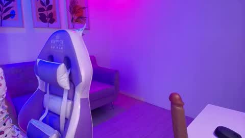 maddie_t18 online show from 03/05/26, 11:28