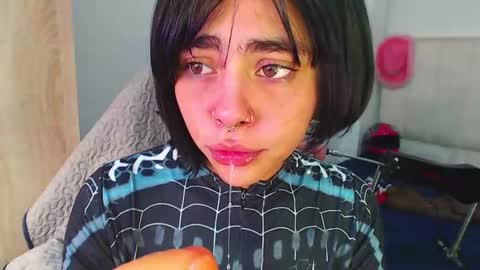 maddiie and clyde online show from 09/26/25, 04:44