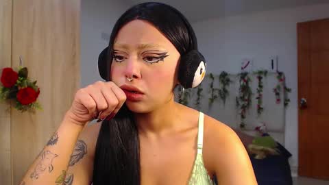 maddiie and clyde online show from 12/18/25, 02:34