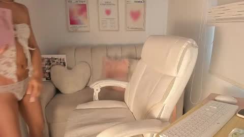 Snapshot of maddy_bronw chatting on 05/22/26, 09:42 Maddy online show from 05/22/26, 09:42