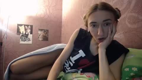 Snapshot of made_x_heaven chatting on 12/25/24, 03:38 Julia online show from 12/25/24, 03:38