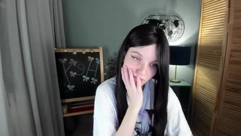 Snapshot of madelaines chatting on 11/18/25, 09:36 madelaines online show from 11/18/25, 09:36