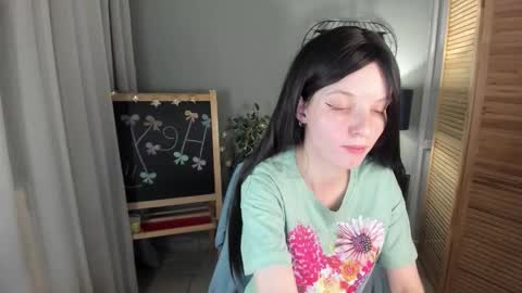 Snapshot of madelaines chatting on 11/26/25, 09:21 madelaines online show from 11/26/25, 09:21