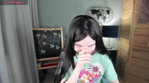 Snapshot of madelaines chatting on 11/30/25, 08:40 madelaines online show from 11/30/25, 08:40