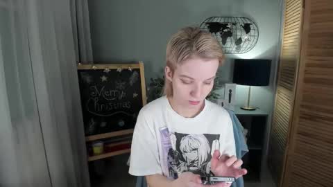 Snapshot of madelaines chatting on 12/21/25, 08:43 madelaines online show from 12/21/25, 08:43