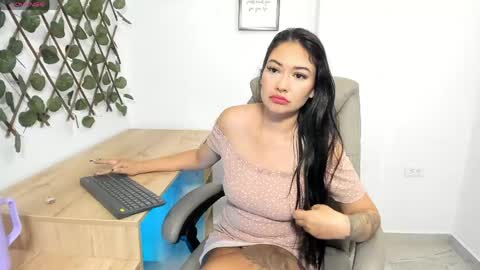 Snapshot of madeleine_w chatting on 05/19/26, 12:05 Madeleine online show from 05/19/26, 12:05