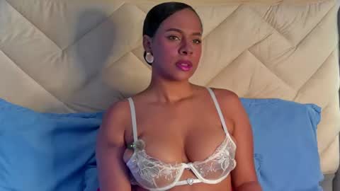 Snapshot of madeleinxxx_ chatting on 07/01/26, 07:02 madeleinxxx_ online show from 07/01/26, 07:02