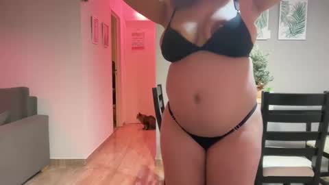 Snapshot of madellein chatting on 12/03/25, 02:52 madellein online show from 12/03/25, 02:52