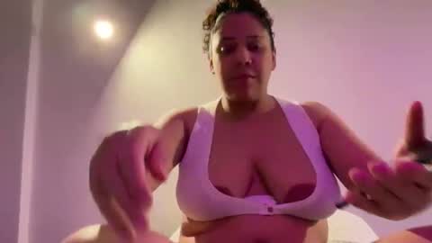 Snapshot of madellein chatting on 02/02/26, 12:53 madellein online show from 02/02/26, 12:53