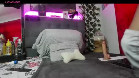 Snapshot of madelyn777 chatting on 02/12/25, 11:18 Madelyn. online show from 02/12/25, 11:18