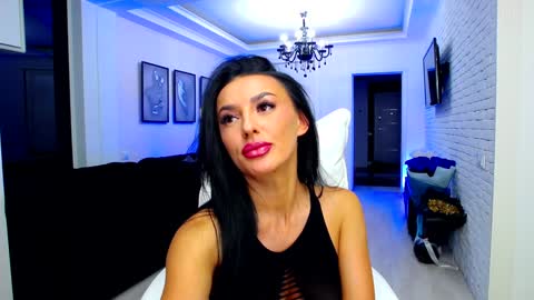 Snapshot of madena_ chatting on 12/22/24, 06:37 Magda online show from 12/22/24, 06:37