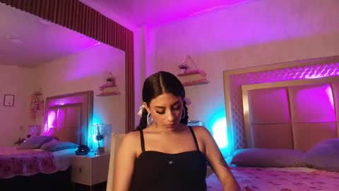 madhison_5 online show from 05/05/26, 02:36