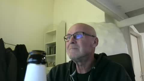 madio1187940 online show from 12/15/25, 04:11