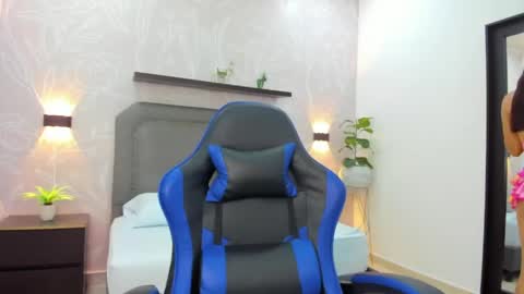 Snapshot of madison_saenzz chatting on 05/05/26, 07:11 M A D I S O N online show from 05/05/26, 07:11