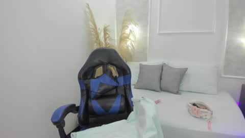 Snapshot of madison_saenzz chatting on 06/03/26, 01:25 M A D I S O N online show from 06/03/26, 01:25