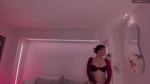 Maddi Collins online show from 10/28/25, 07:16